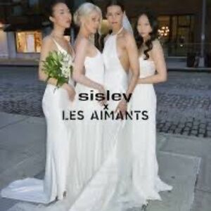 ✨ Custom Les Aimants Wedding Gown – Modern Minimalism with Couture Sophisticatio